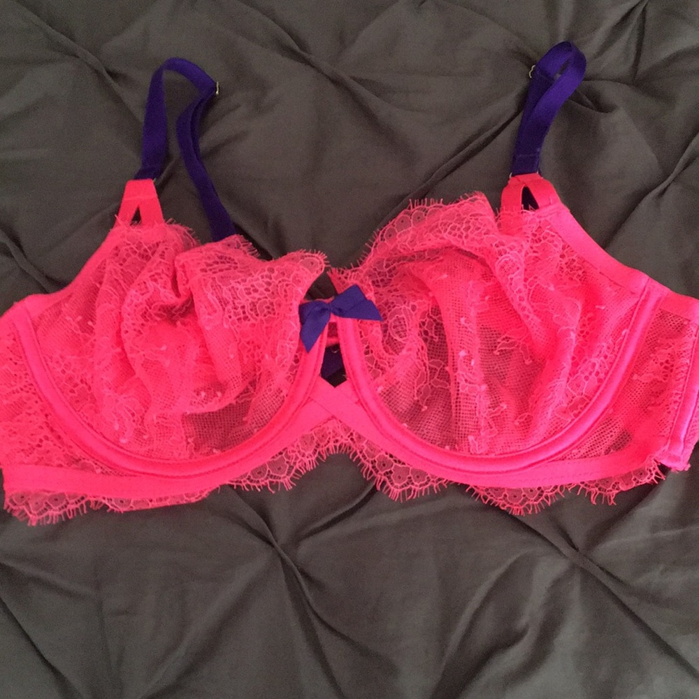 NEVER WORN Victoria’s Secret Bra